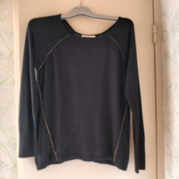 Joli pull fin noir, taille 40/42, marque Camaïeu