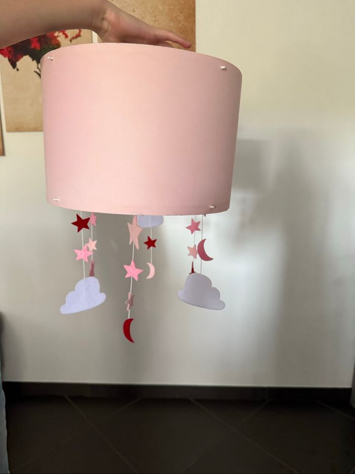 Lustre suspension Vertbaudet rose lunes et étoiles