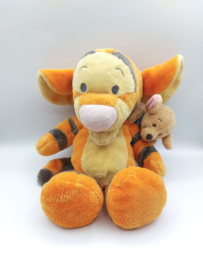 Grande peluche Tigrou grandes oreilles et petit gourou Disneyland Paris 37 cm doudou