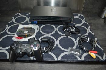 Console PS2 avec 1 jeu et 1 manette