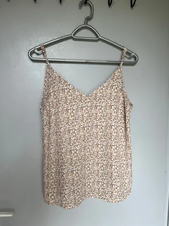 Débardeur beige, noir et blanc