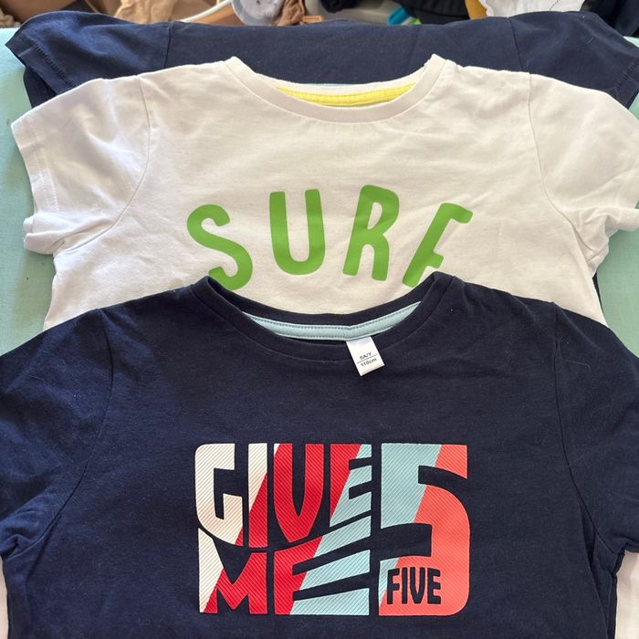 Vends lot de trois tee shirts marques dpam et okaidi taille 5 ans très bon état