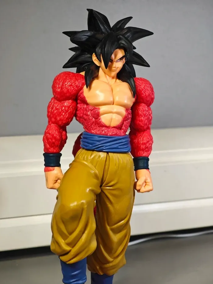 Figurine Dragon Ball GT : Goku SSJ4 25cm neuve sans boîte - photo numéro 2