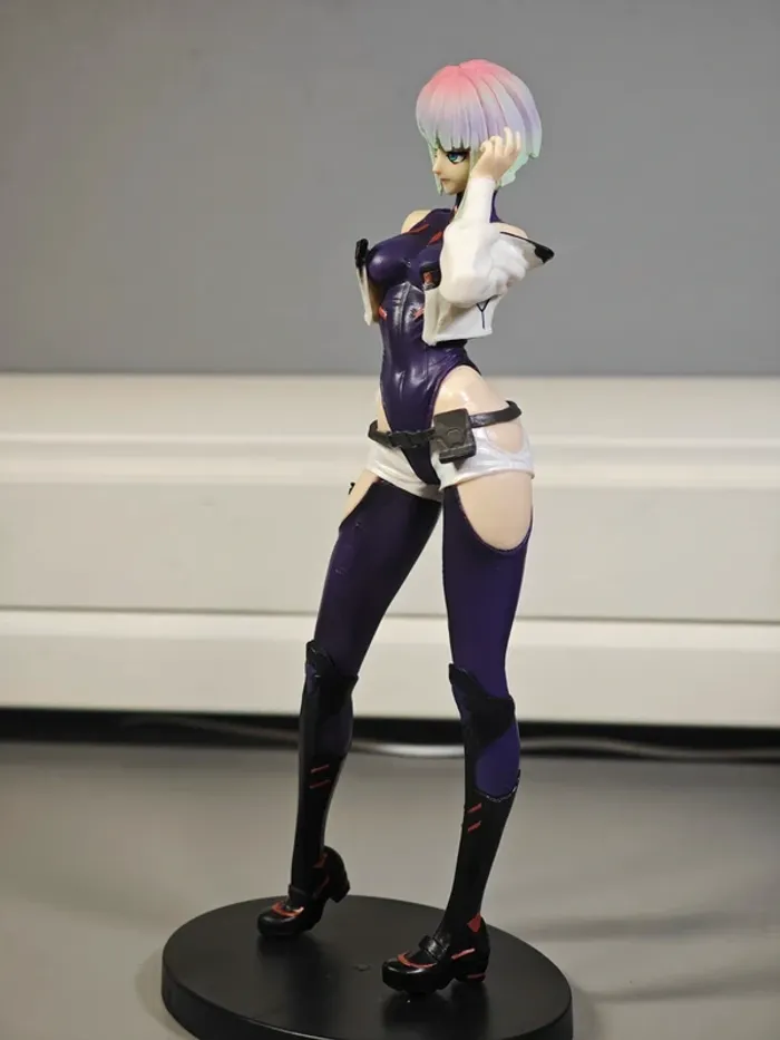 Figurine CyberPunk Edgerunners : Lucy 21cm neuve avec boîte - photo numéro 3