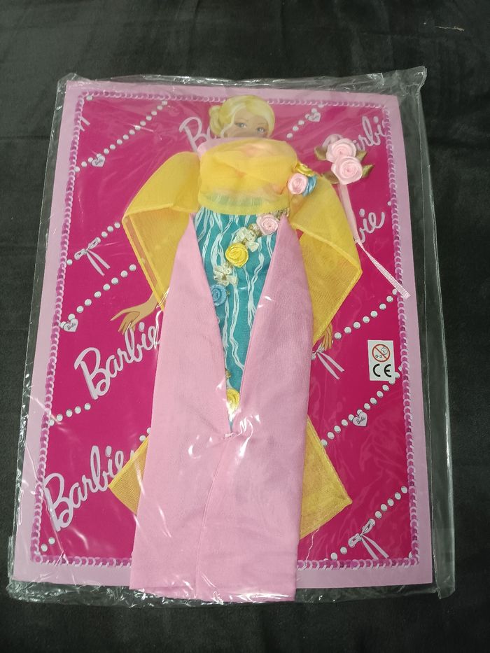 Tenue de mes voyages barbie neuve sous blister