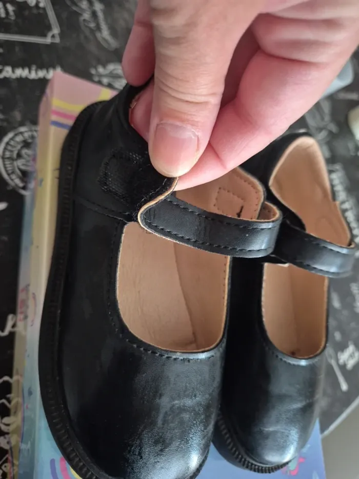Chaussures 27 - photo numéro 3
