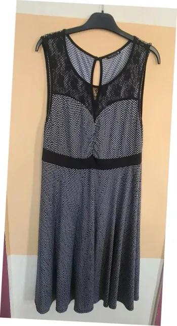 Robe noir et blanc taille 44