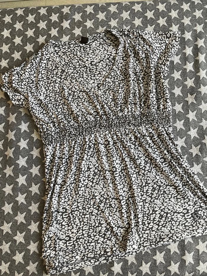 Haut léopard gris