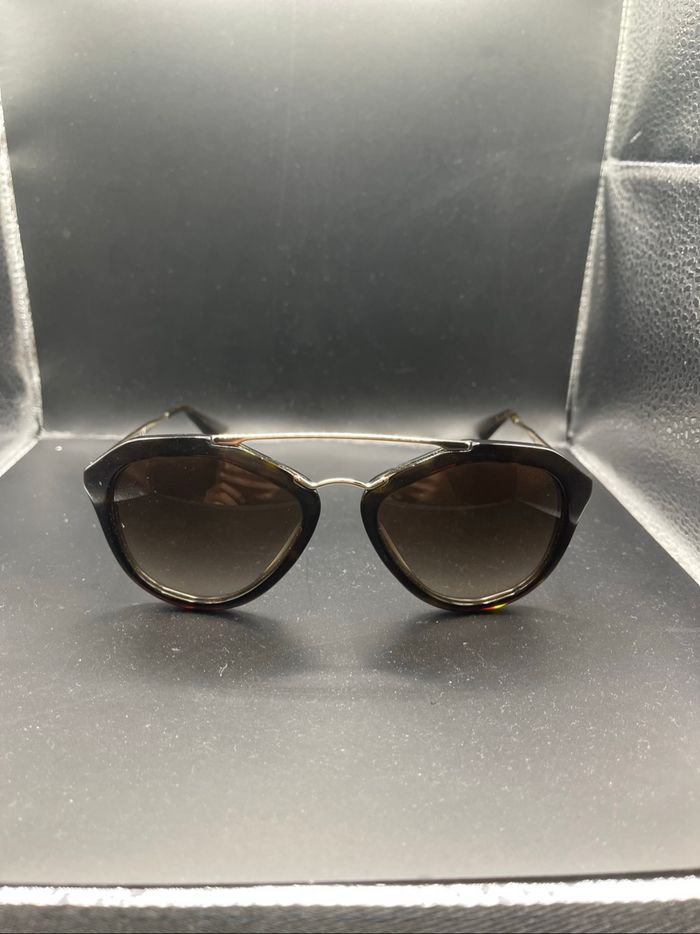 Lunette de soleil  prada