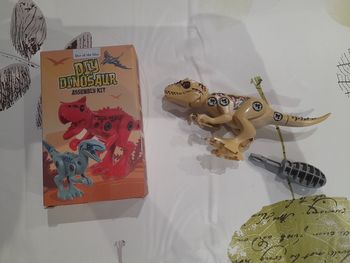 Kit pour assembler les dinosaures 