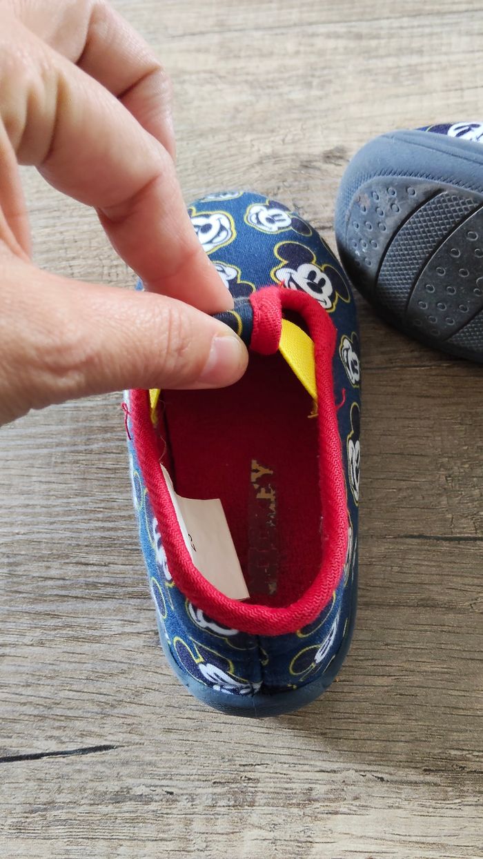 Chaussons Mickey taille 23 - photo numéro 3