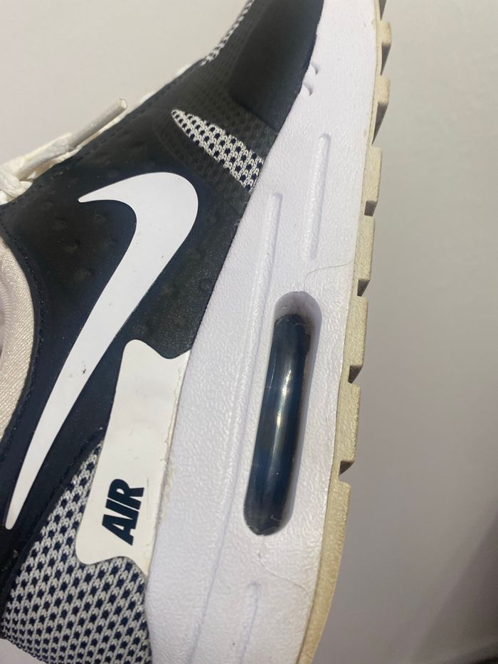 Basket Nike air essential noir et blanches - photo numéro 3