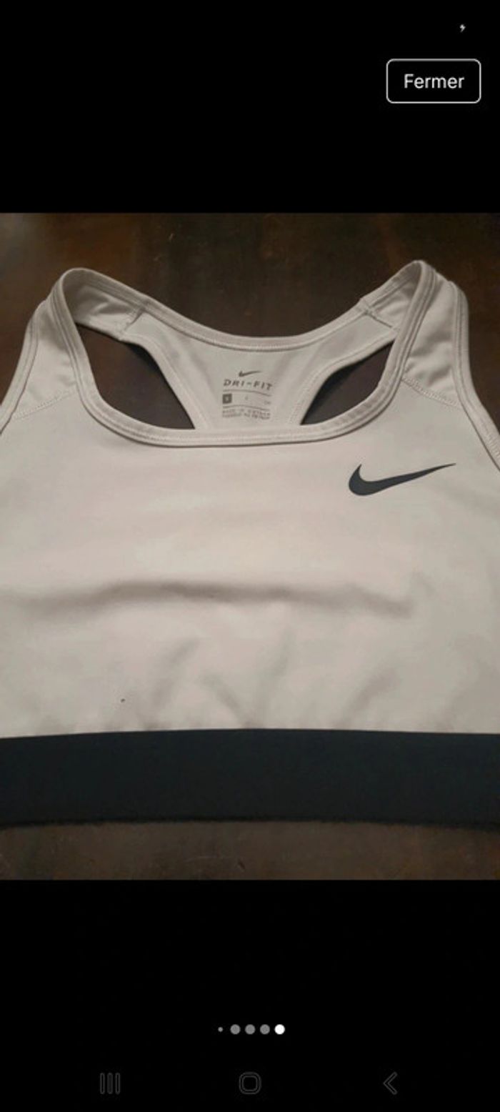 Jolie Brassière de sport blanche Nike taille S - photo numéro 16