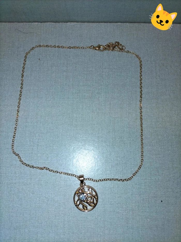 Collier doré Yves rocher
