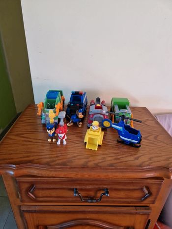 Lot véhicules et figurines pat patrouille