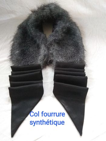 Col neuf manteau neuf fausse fourrure gris & satin