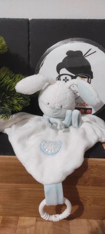 doudou lapin babysun blanc bleu anneau écharpe  roue soleil