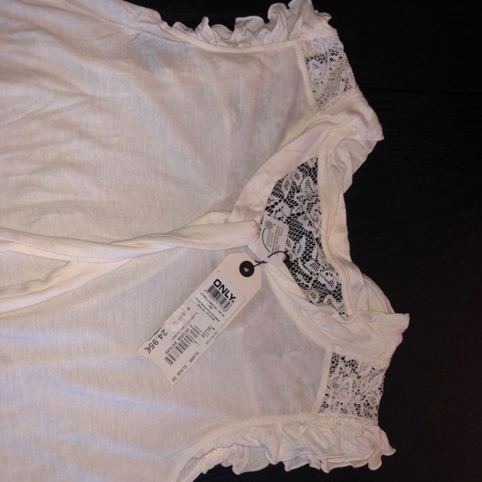 Haut blanc dentelle neuf - photo numéro 3