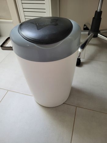 Poubelle à couches