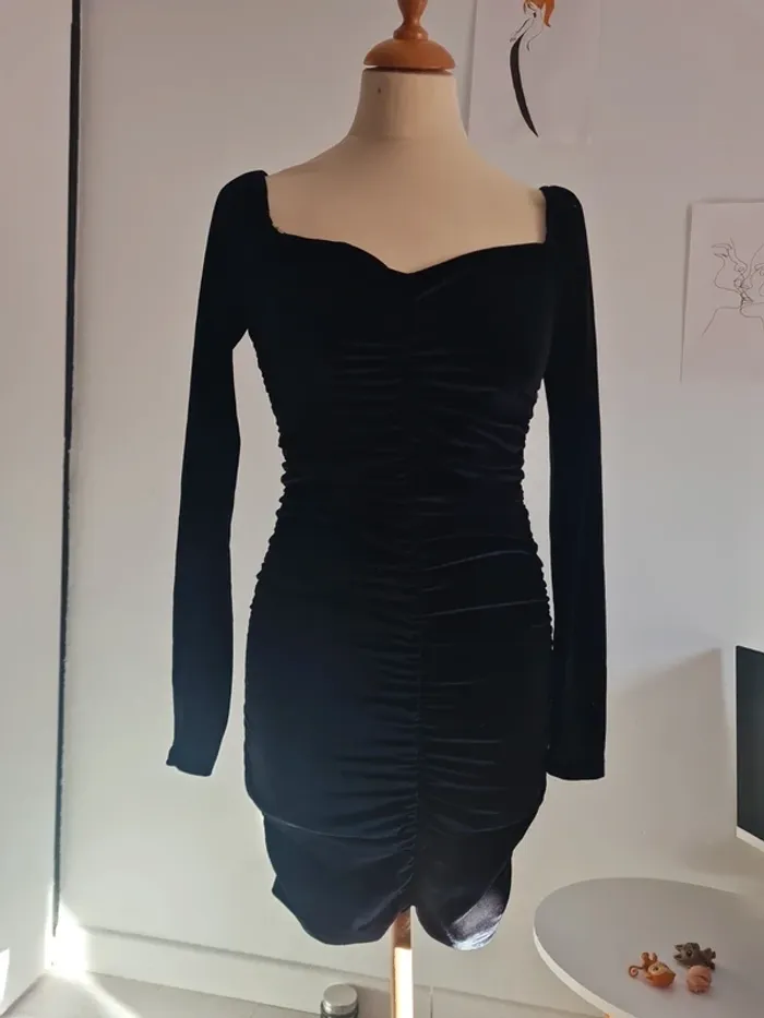 Robe noire moulante
