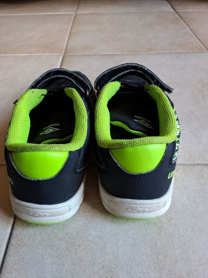 Baskets à scratchs T27 Umbro, Très bon état - photo numéro 3