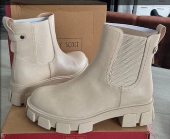 Bottines neuves en 41 beige