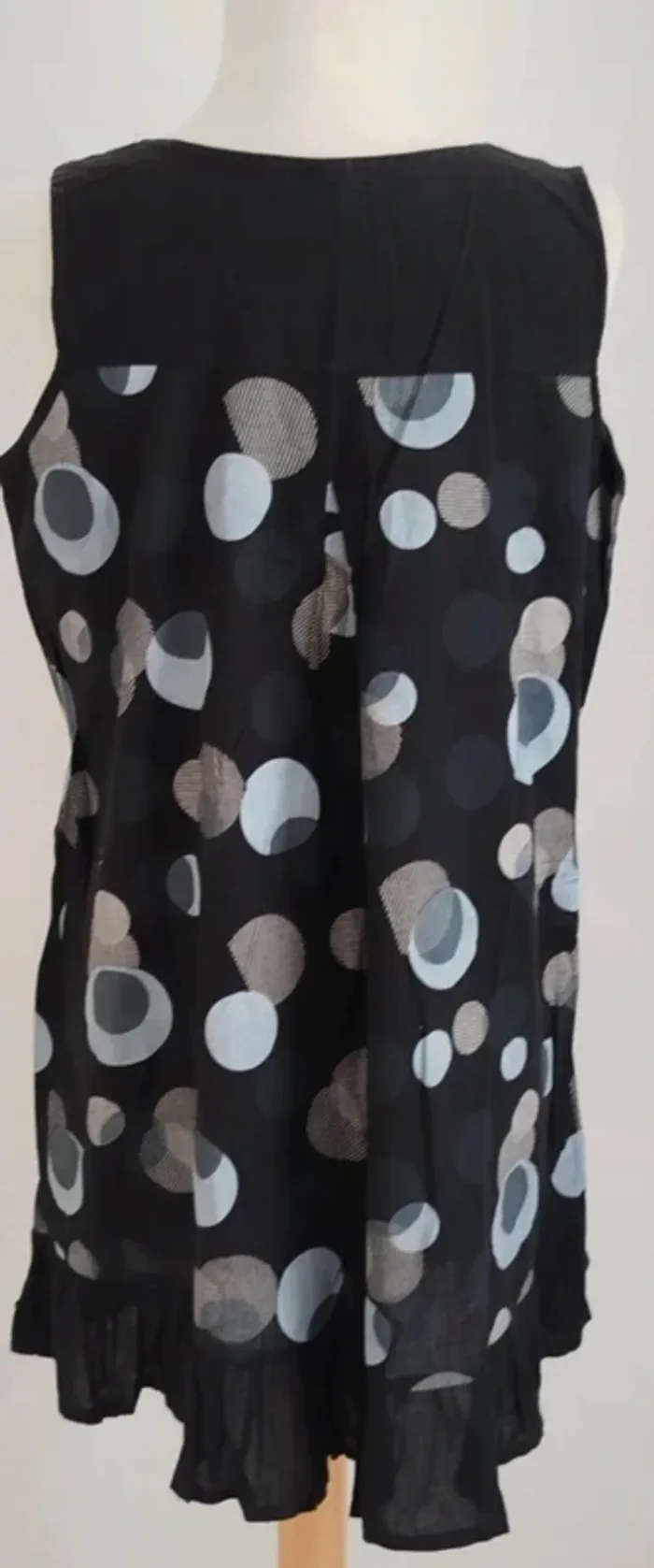 Jolie blouse noire sans manches Ouhuan taille 40 - photo numéro 3