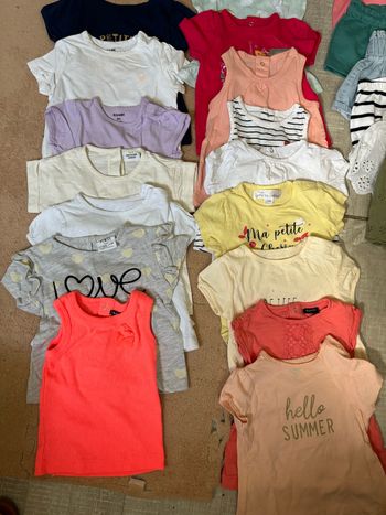 Lot de 18 tshirts bebe fille taille 6 mois