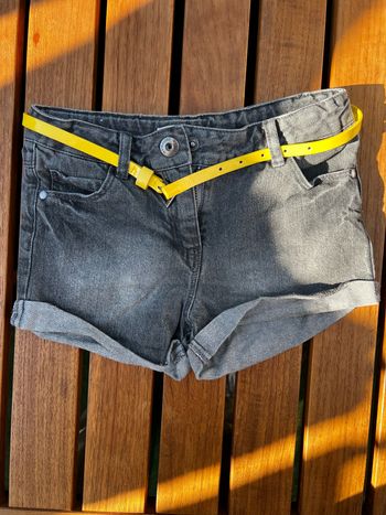 Short fille
