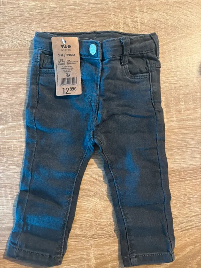 Jean neuf bébé fille 3 mois