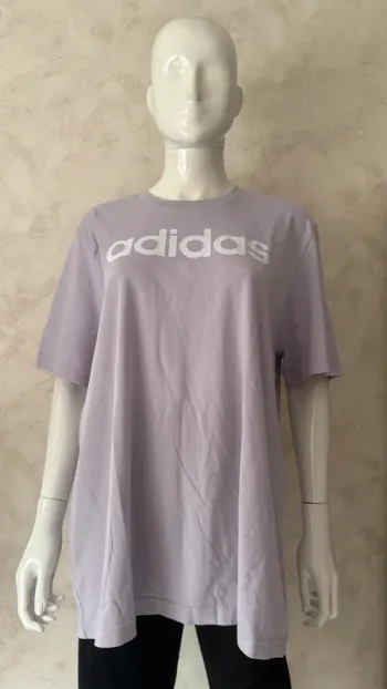 Thee shit Adidas