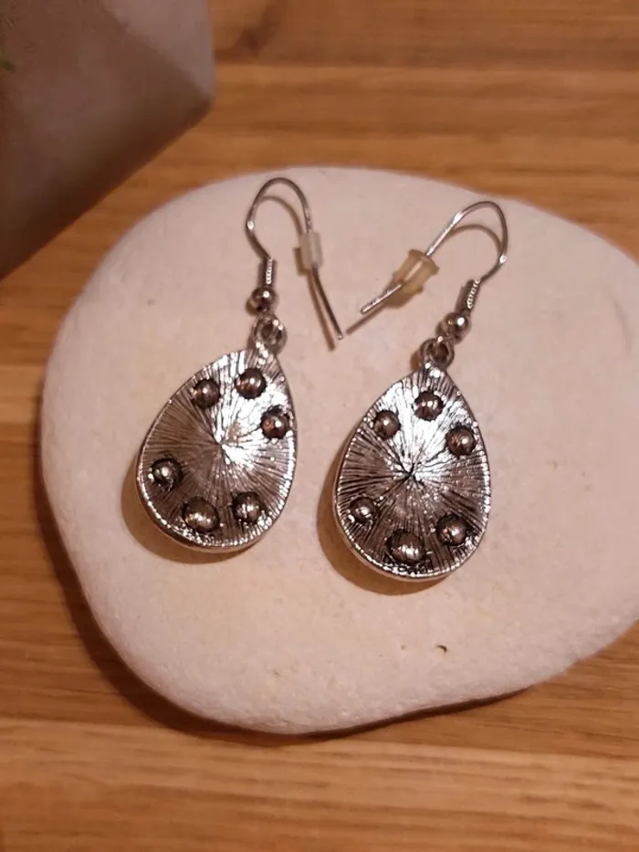 Boucles d'oreilles neuves 🎁🎄 - photo numéro 3