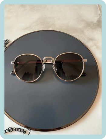 Lunette de soleil ronde noire argenté