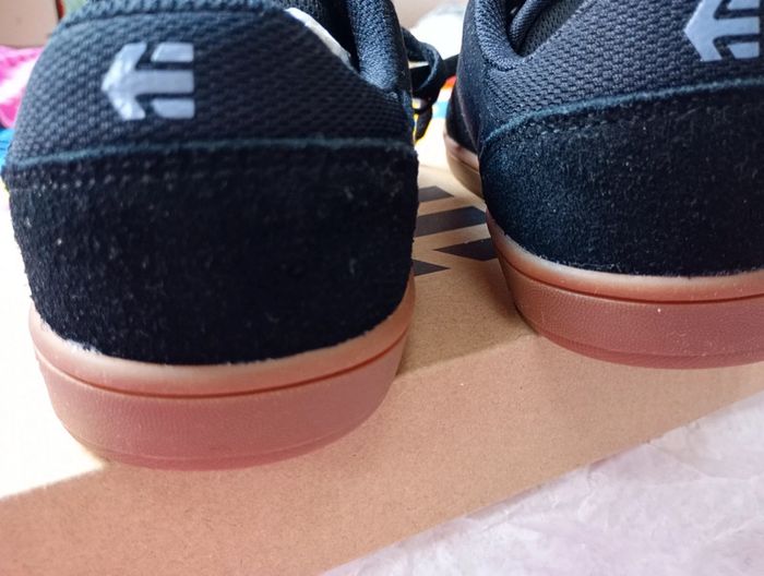 Etnies noires 33 neuves - photo numéro 5