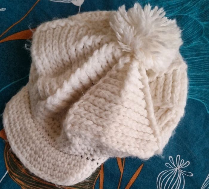 Casquette blanche en laine - photo numéro 3