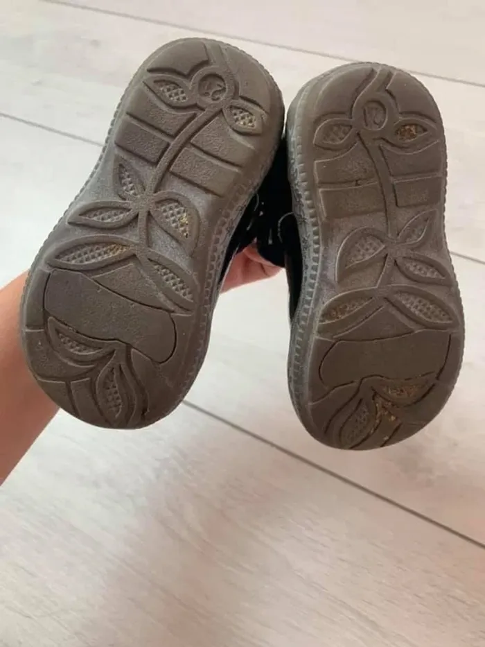 Chaussure style babies pointure 21 - photo numéro 4