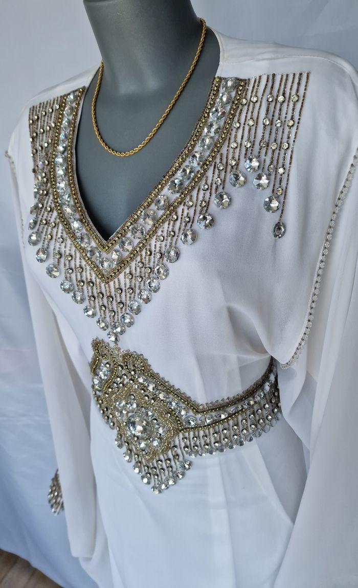 Robe Dubai blanche strass & perles – mariage / cérémonie – taille S M L ajustable - photo numéro 5