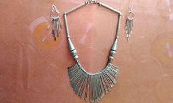 Parure collier et boucles d'oreilles