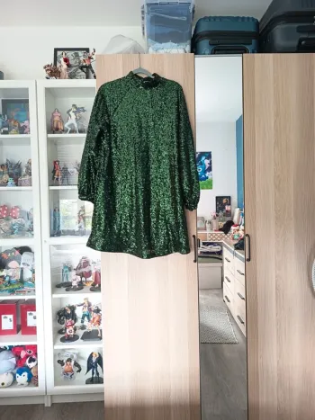 Robe habillé verte en sequins / paillettes neuf H&M- Taille S 36