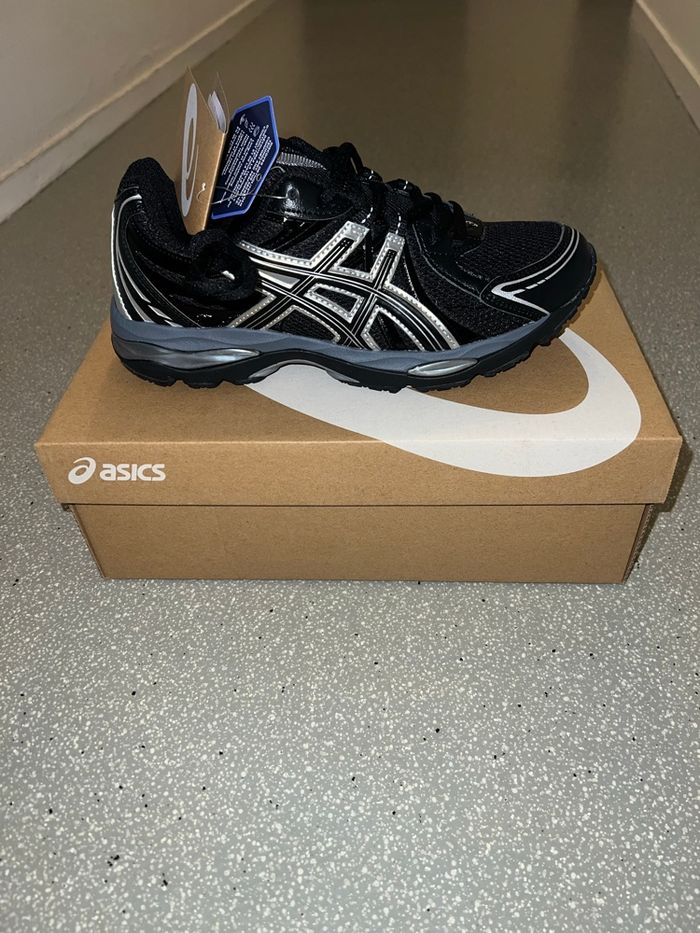 ASICS Gel-Sekiran neuves avec boîte – Taille 40 - photo numéro 1