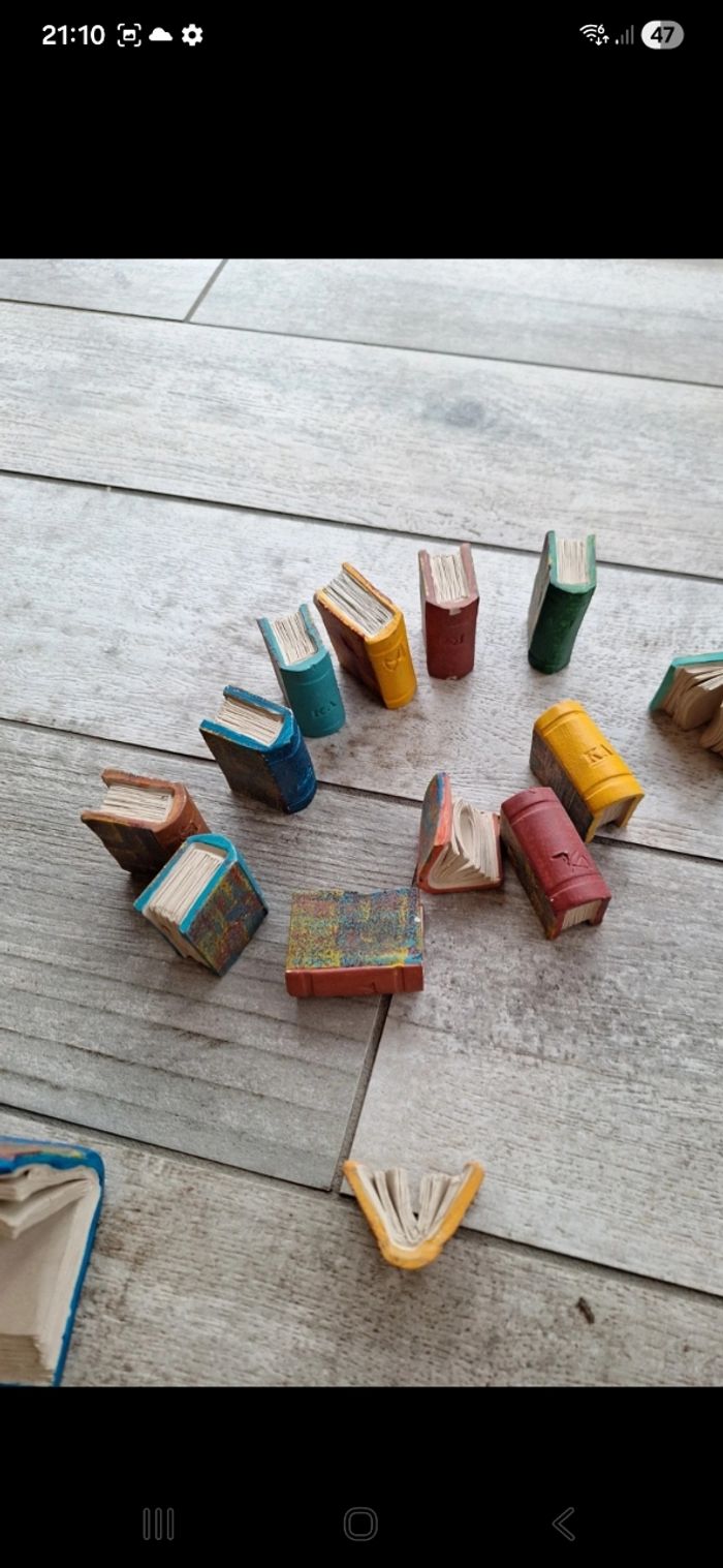 Ange et livres en pierre - photo numéro 3