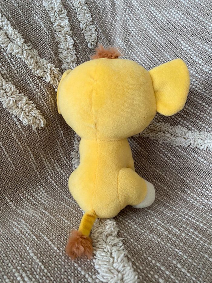 Peluche doudou 20cm Disney le roi lion Simba jaune très bon état - photo numéro 3