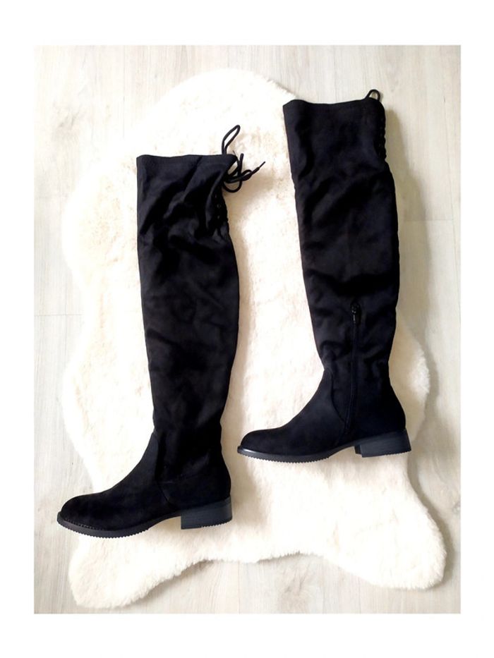 Bottes cuissardes aspect daim suédé à talon presque plat