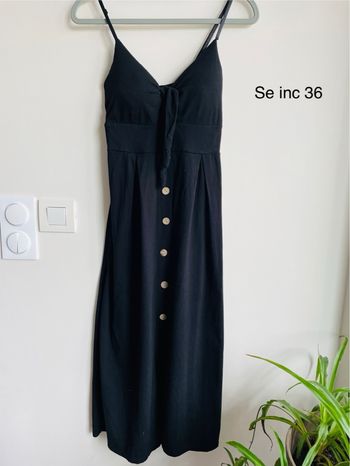 Robe été femme décolleté et fines bretelles 