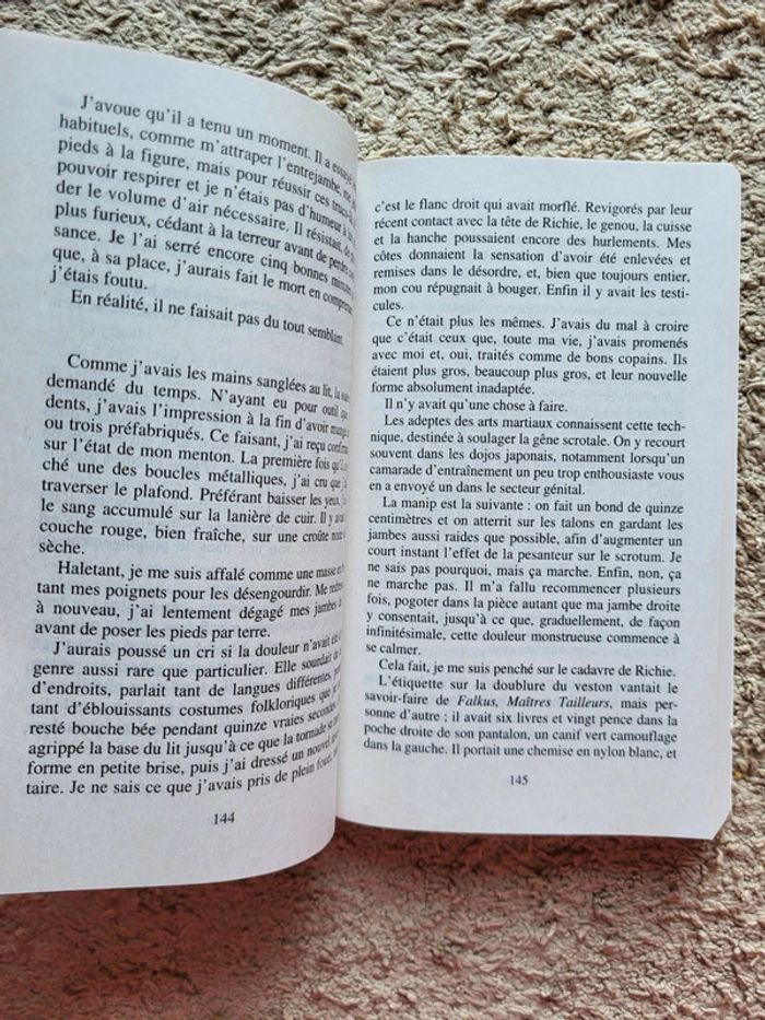 Livre Tout est sous contrôle de Hugh Laurie - photo numéro 6