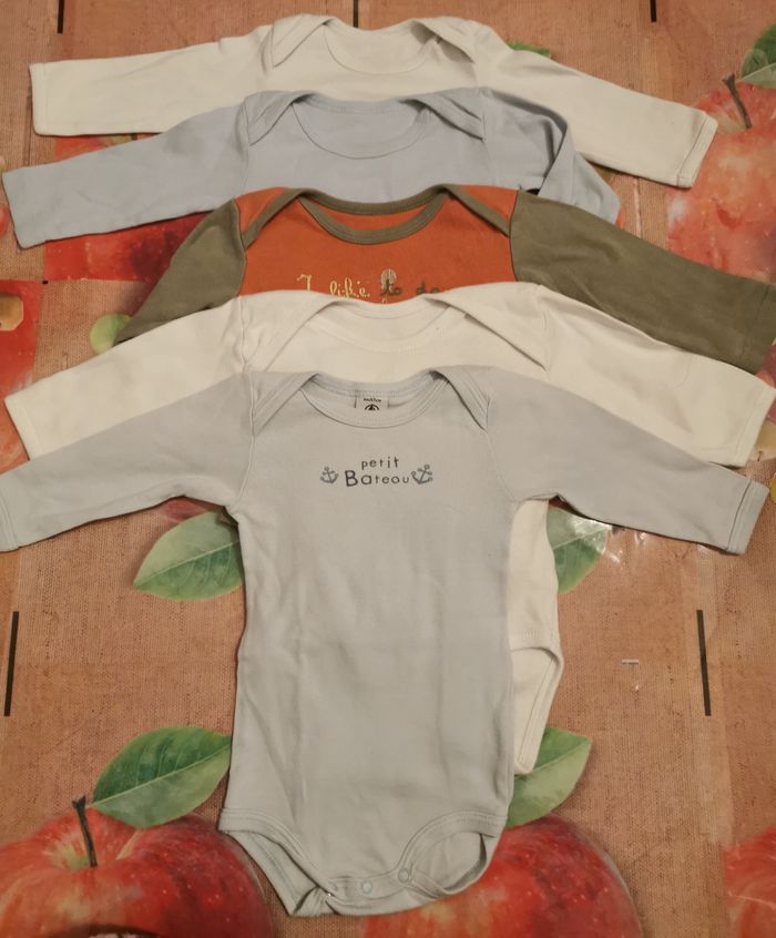 lot de 5 bodies taille 6 mois
