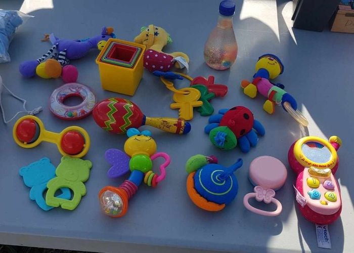 Lot de 18 hochets bébé