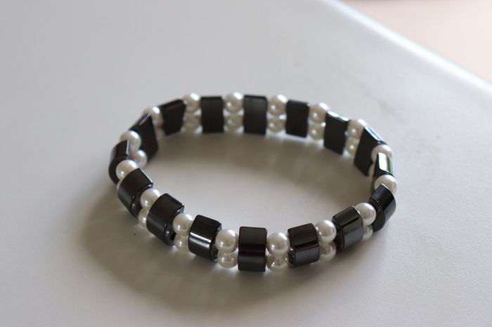 Bracelet noir et blanc