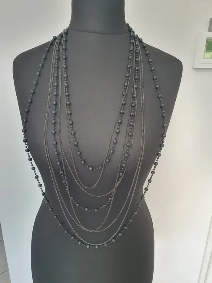 Collier gris long