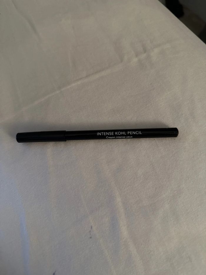 Crayon yeux noir